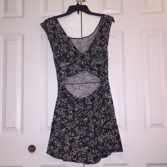 Women’s Dress - Picture 2 of 2